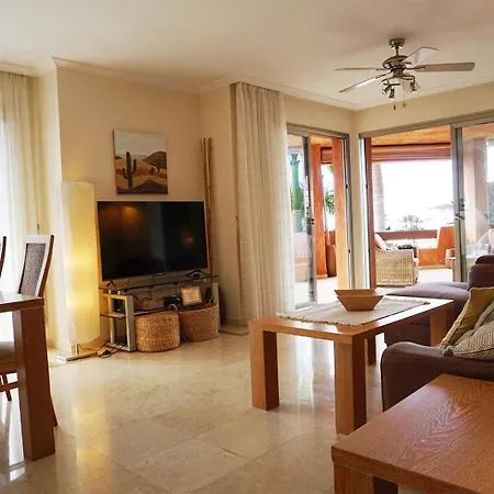 Adjona - 2 Bedroom With Large Terrace And Ocean Views شقة بالم مار